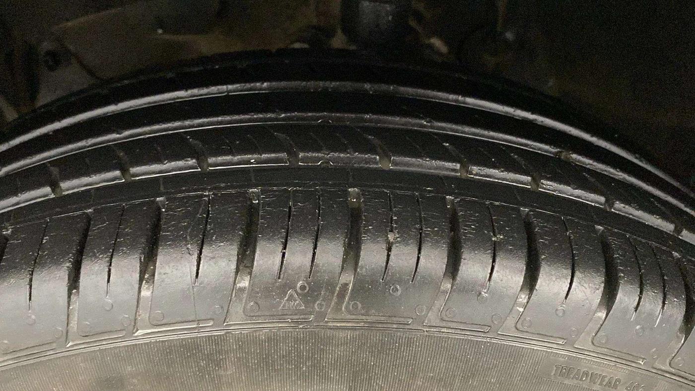 2020 Renault Duster RXZ 1.3 TURBO PETROL CVT, Petrol, Automatic, 33,098 km, Left Front Tyre Tread