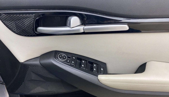 2021 KIA SELTOS HTX 1.5 CVT PETROL, Petrol, Automatic, 29,202 km, Driver Side Door Panels Control
