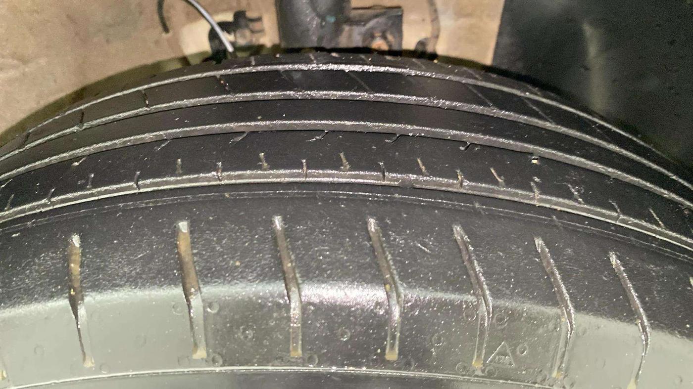 2021 Hyundai VENUE S+ 1.2, Petrol, Manual, 37,987 km, Right Front Tyre Tread