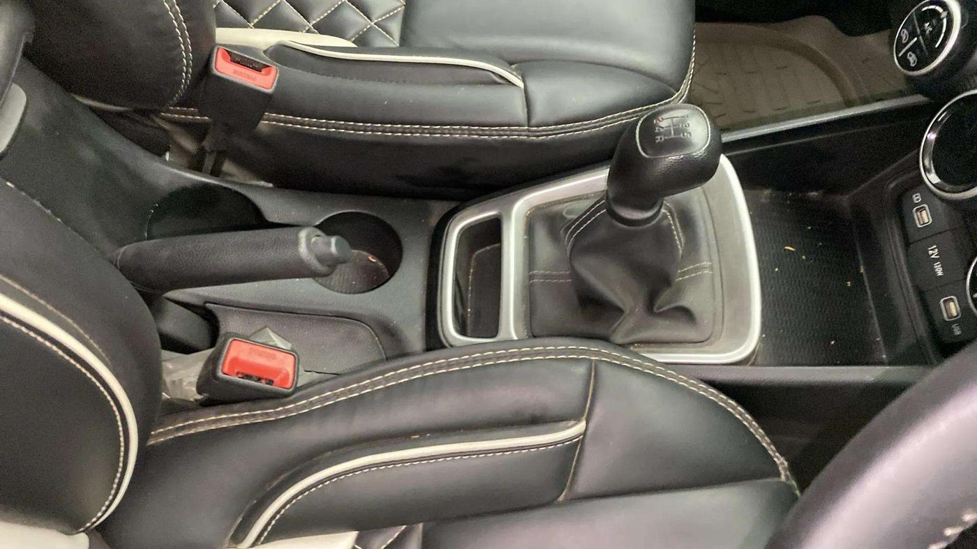 2021 Hyundai VENUE S+ 1.2, Petrol, Manual, 37,987 km, Gear Lever