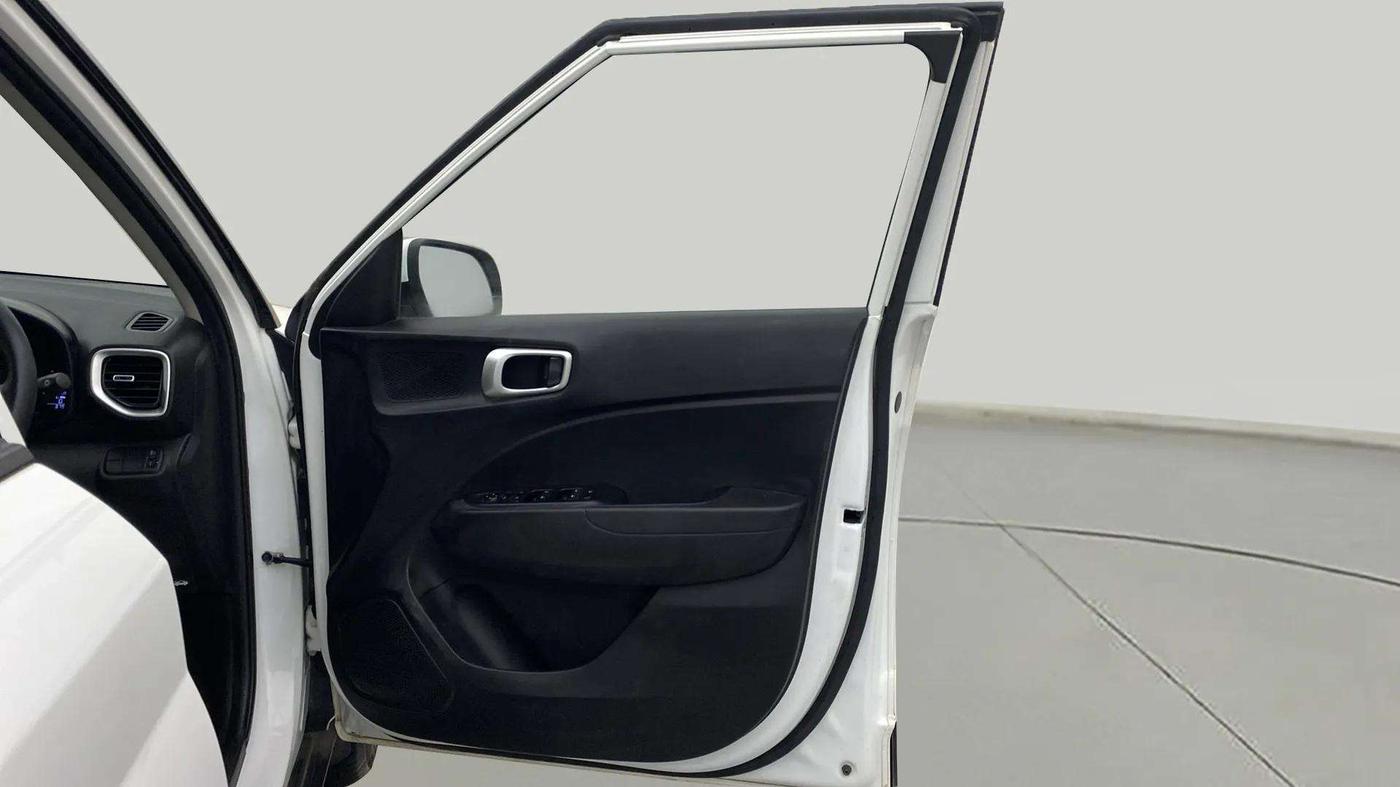 2021 Hyundai VENUE S+ 1.2, Petrol, Manual, 37,987 km, RHS Front Door