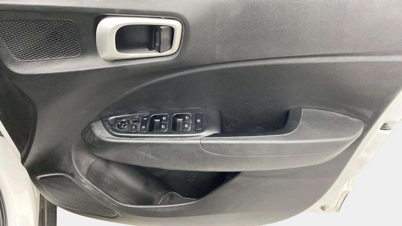 2021 Hyundai VENUE S+ 1.2, Petrol, Manual, 37,987 km, Driver Side Door Panels Control