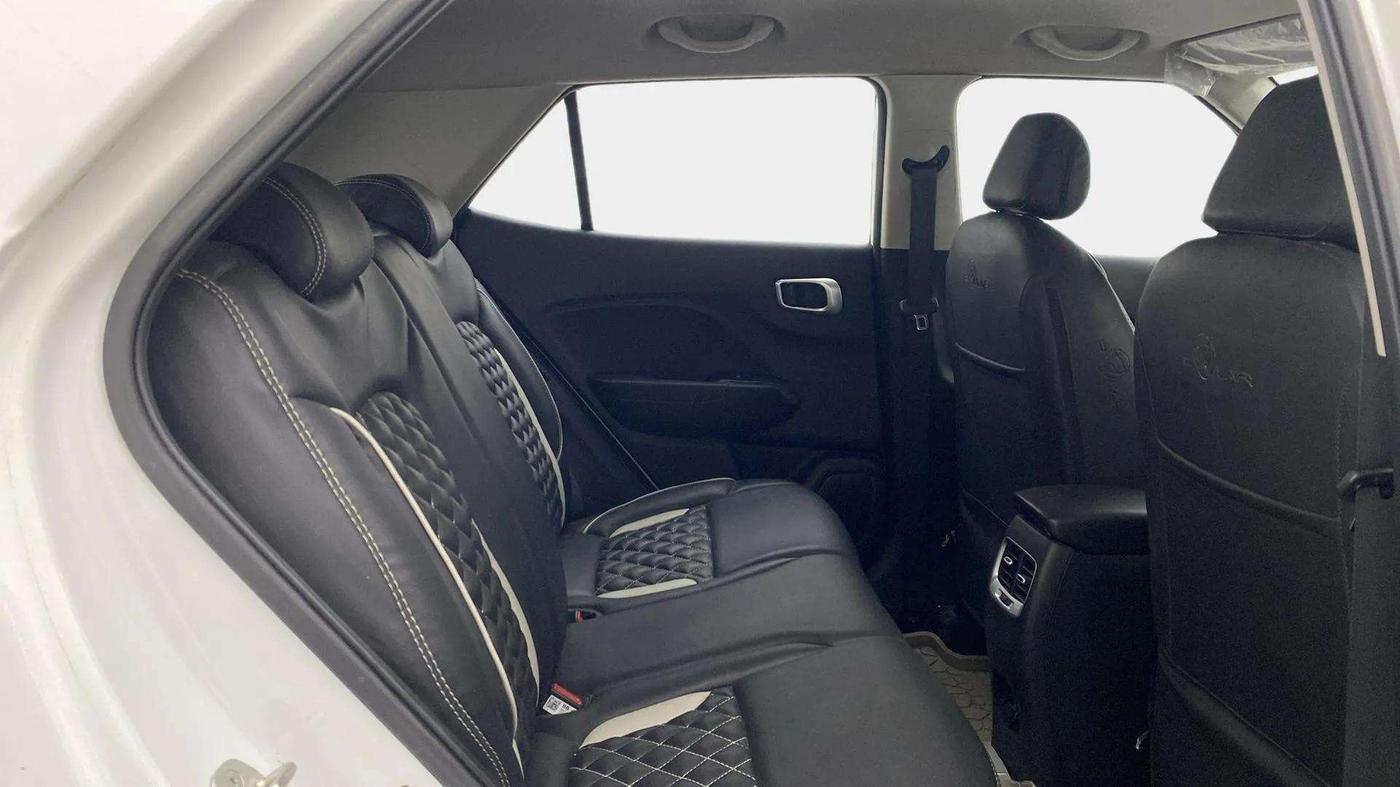 2021 Hyundai VENUE S+ 1.2, Petrol, Manual, 37,987 km, Right Side Rear Door Cabin