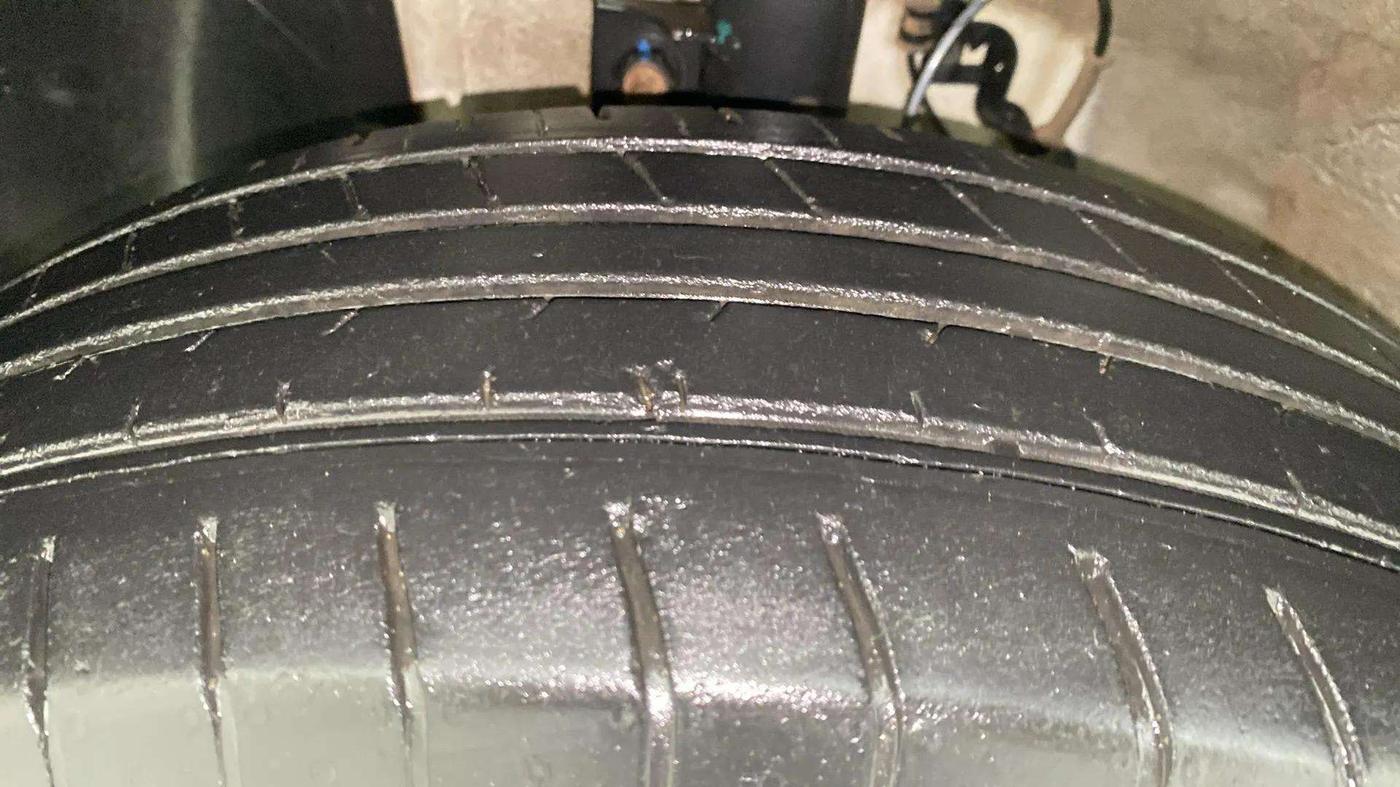 2021 Hyundai VENUE S+ 1.2, Petrol, Manual, 37,987 km, Left Front Tyre Tread