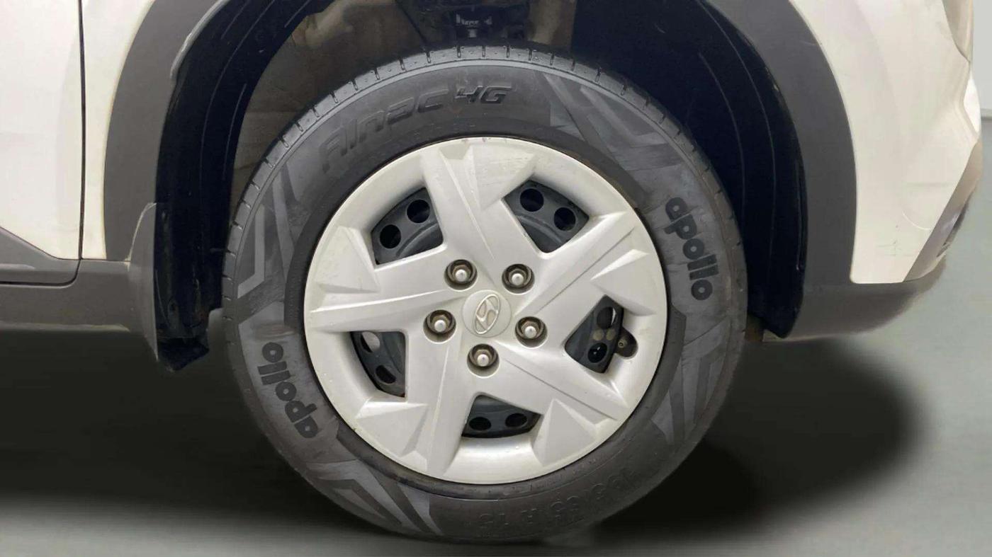 2021 Hyundai VENUE S+ 1.2, Petrol, Manual, 37,987 km, Right Front Wheel
