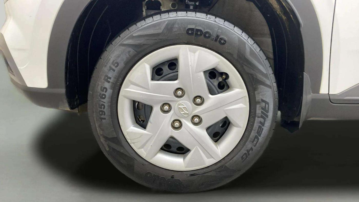 2021 Hyundai VENUE S+ 1.2, Petrol, Manual, 37,987 km, Left Front Wheel
