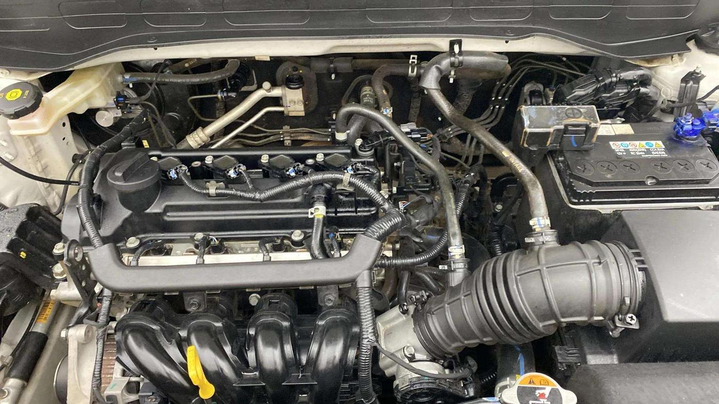 2021 Hyundai VENUE S+ 1.2, Petrol, Manual, 37,987 km, Engine View