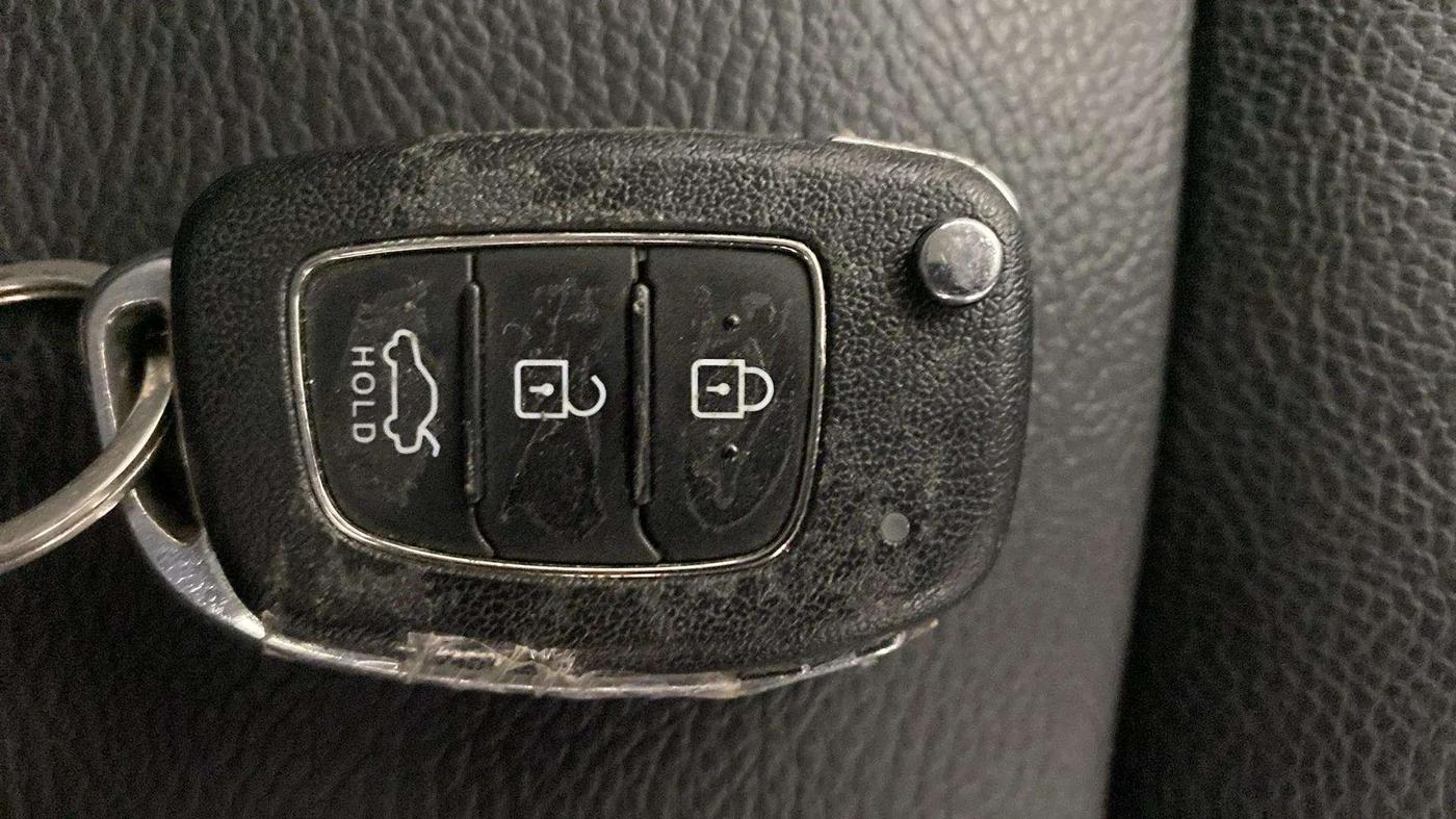 2021 Hyundai AURA S 1.2 AMT, Petrol, Automatic, 23,360 km, Key Close Up