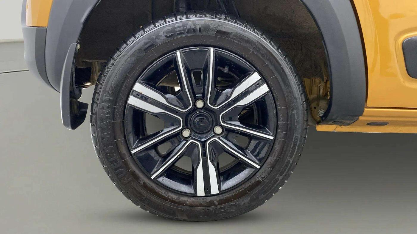 2022 Renault Kwid CLIMBER 1.0 AMT (O) DUAL TONE, Petrol, Automatic, 4,967 km, Left Rear Wheel