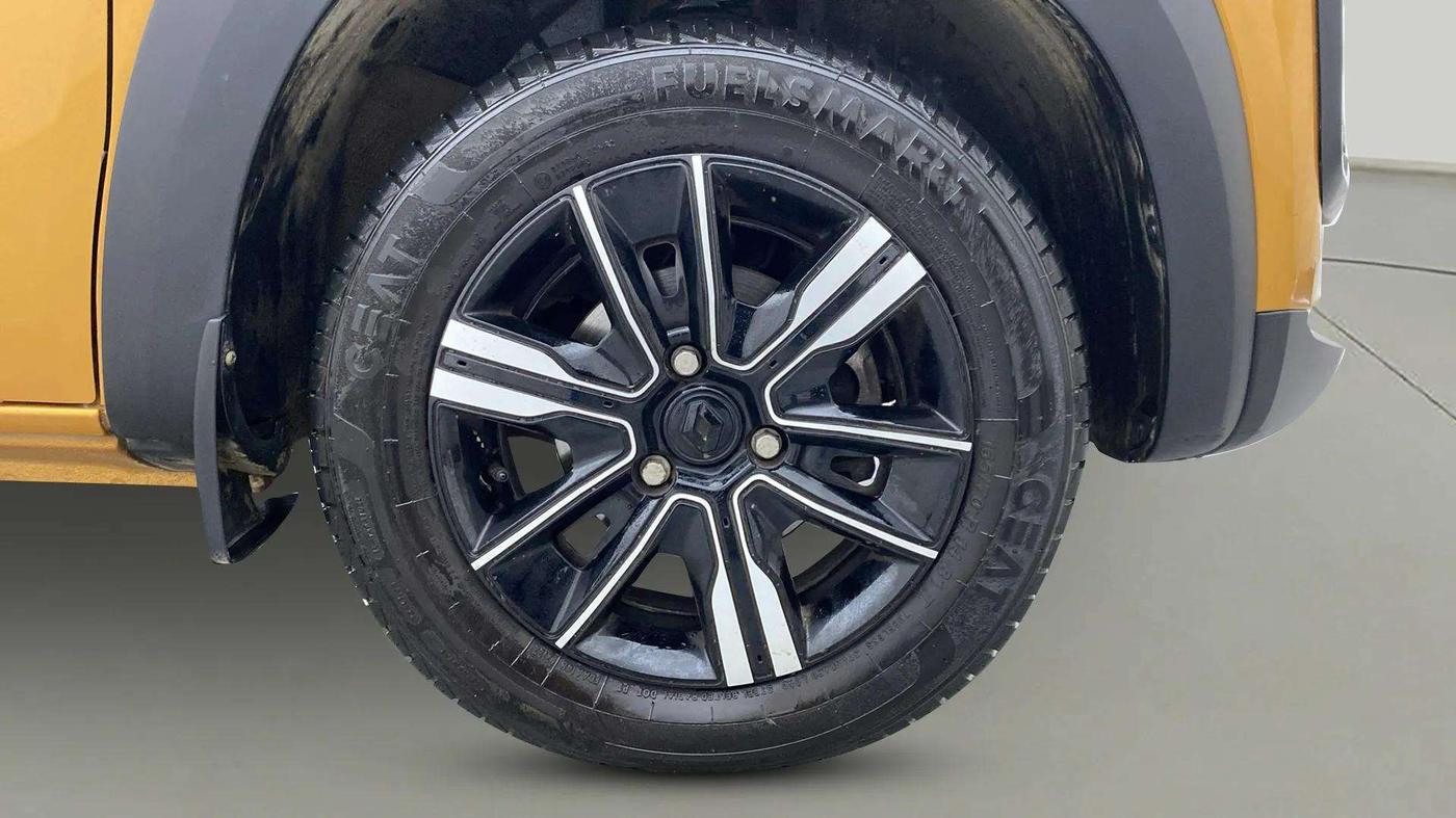2022 Renault Kwid CLIMBER 1.0 AMT (O) DUAL TONE, Petrol, Automatic, 4,967 km, Right Front Wheel