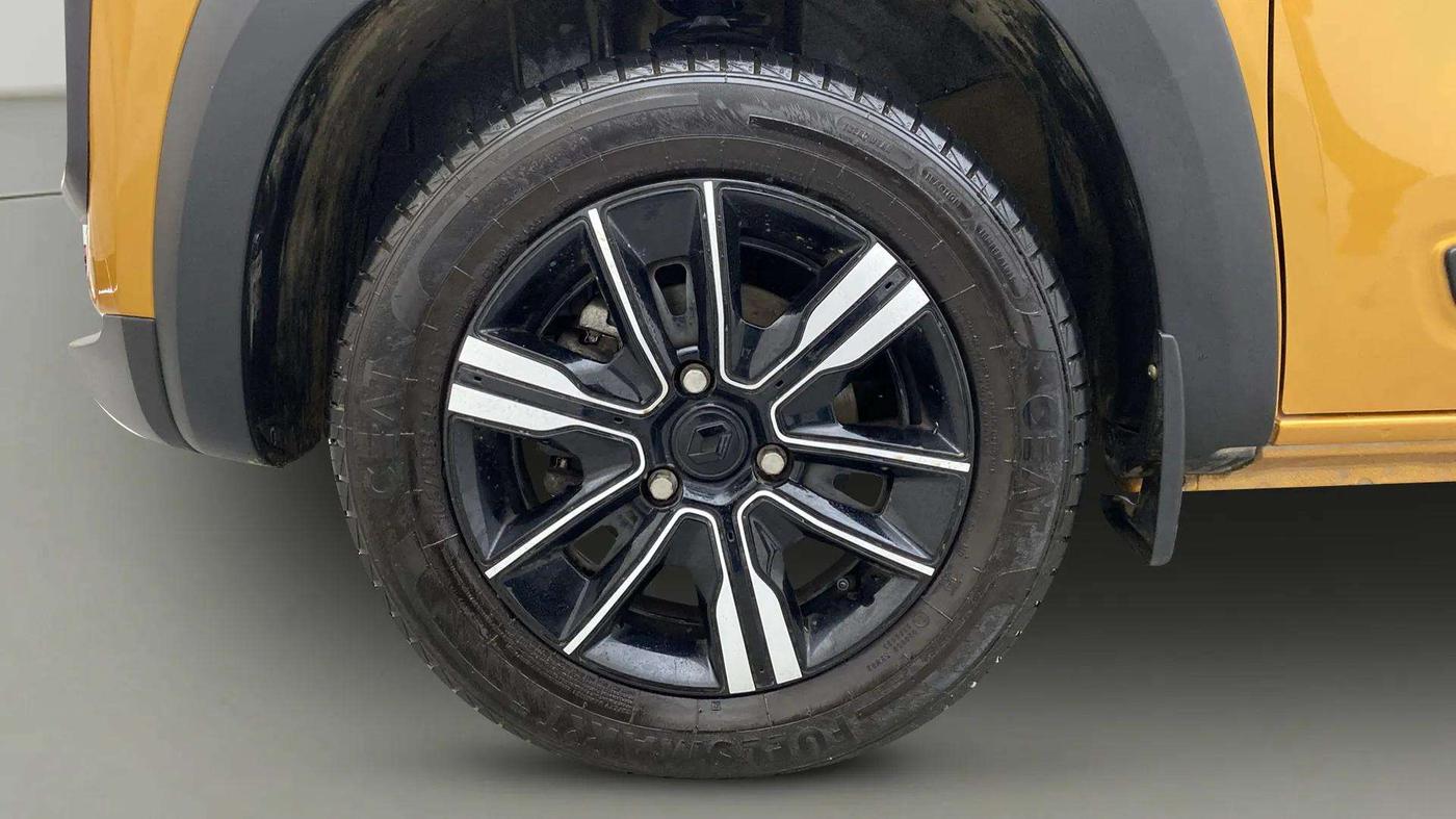 2022 Renault Kwid CLIMBER 1.0 AMT (O) DUAL TONE, Petrol, Automatic, 4,967 km, Left Front Wheel
