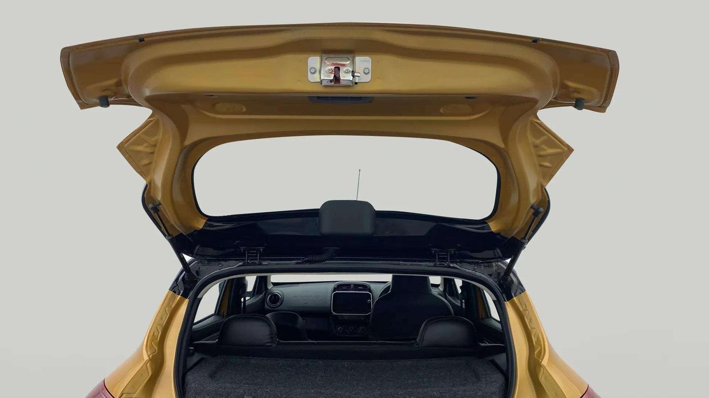 2022 Renault Kwid CLIMBER 1.0 AMT (O) DUAL TONE, Petrol, Automatic, 4,967 km, Boot Door Open