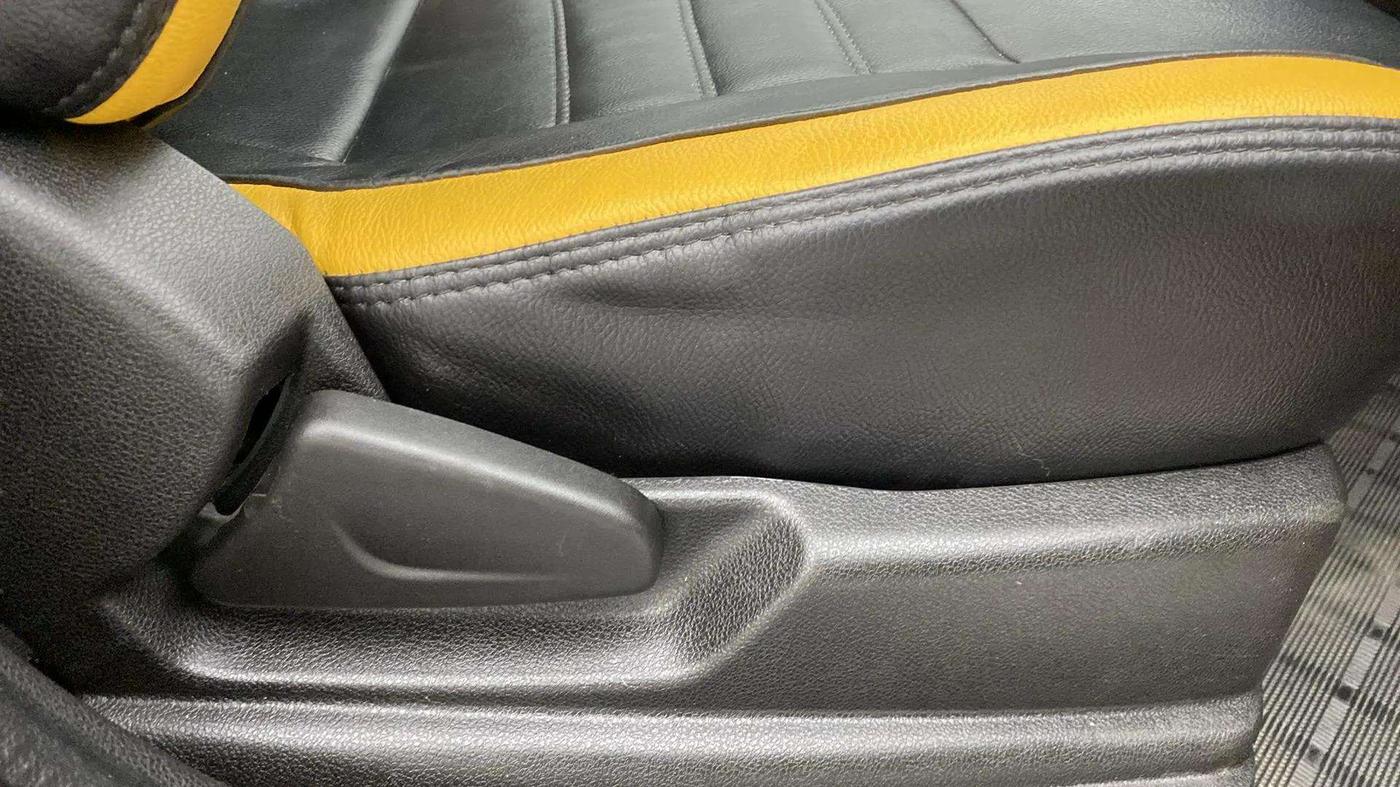 2022 Renault Kwid CLIMBER 1.0 AMT (O) DUAL TONE, Petrol, Automatic, 4,967 km, Driver Side Adjustment Panel