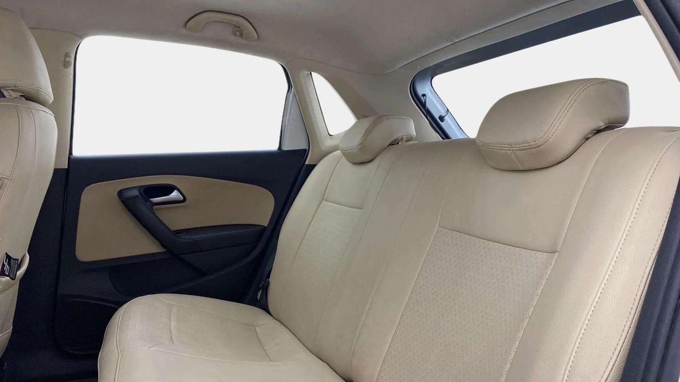 2016 Volkswagen Polo HIGHLINE1.2L, Petrol, Manual, 55,679 km, Right Side Rear Door Cabin