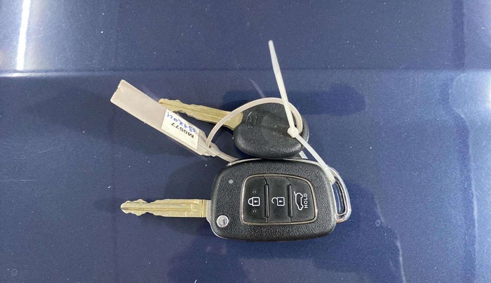 2022 Hyundai VENUE S 1.2, Petrol, Manual, 47,335 km, Key Close Up
