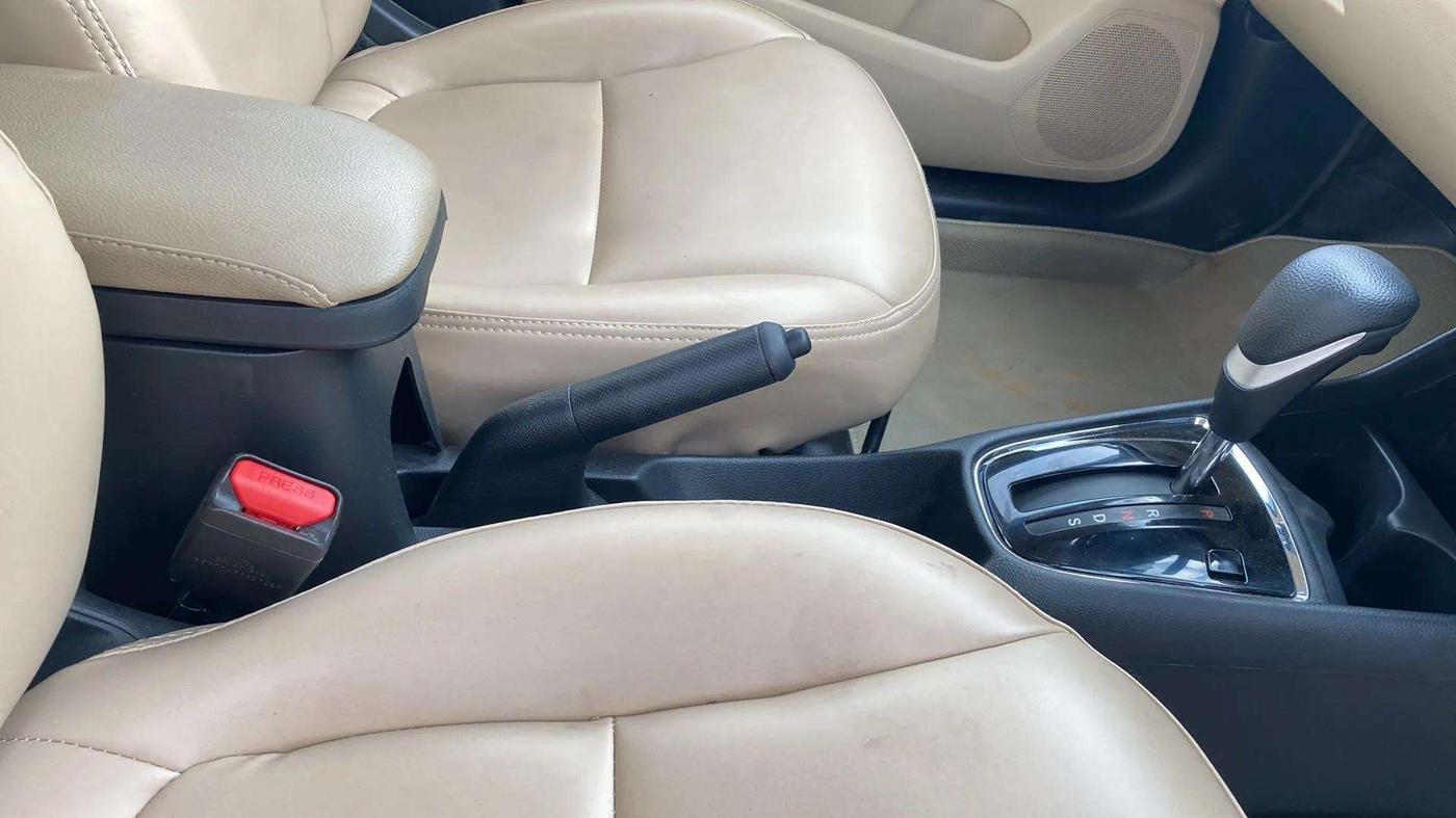 2024 Honda Amaze 1.2L I-VTEC VX CVT, Petrol, Automatic, 10,540 km, Gear Lever