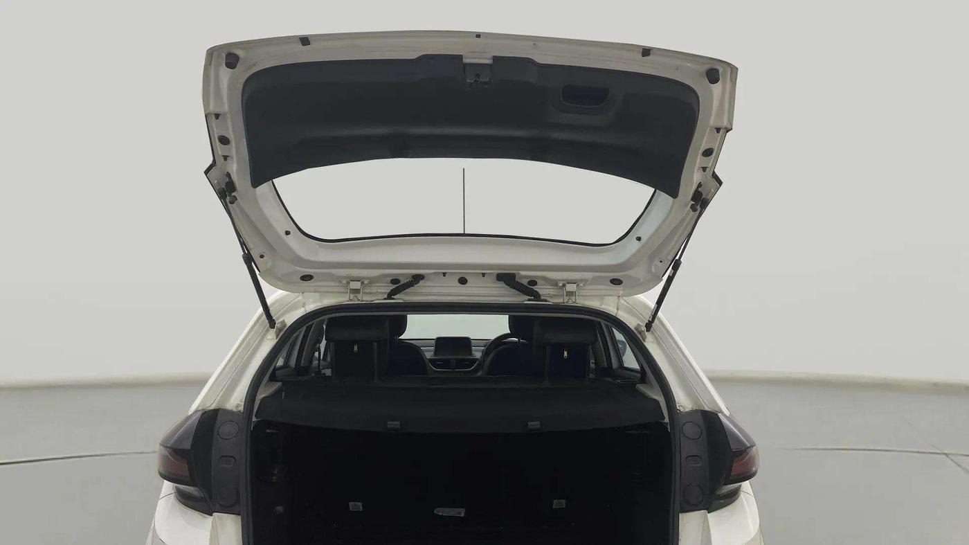 2023 Tata ALTROZ XZA, Petrol, Automatic, 12,929 km, Boot Door Open