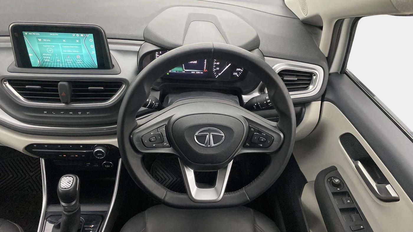 2023 Tata ALTROZ XZA, Petrol, Automatic, 12,929 km, Steering Wheel Close Up