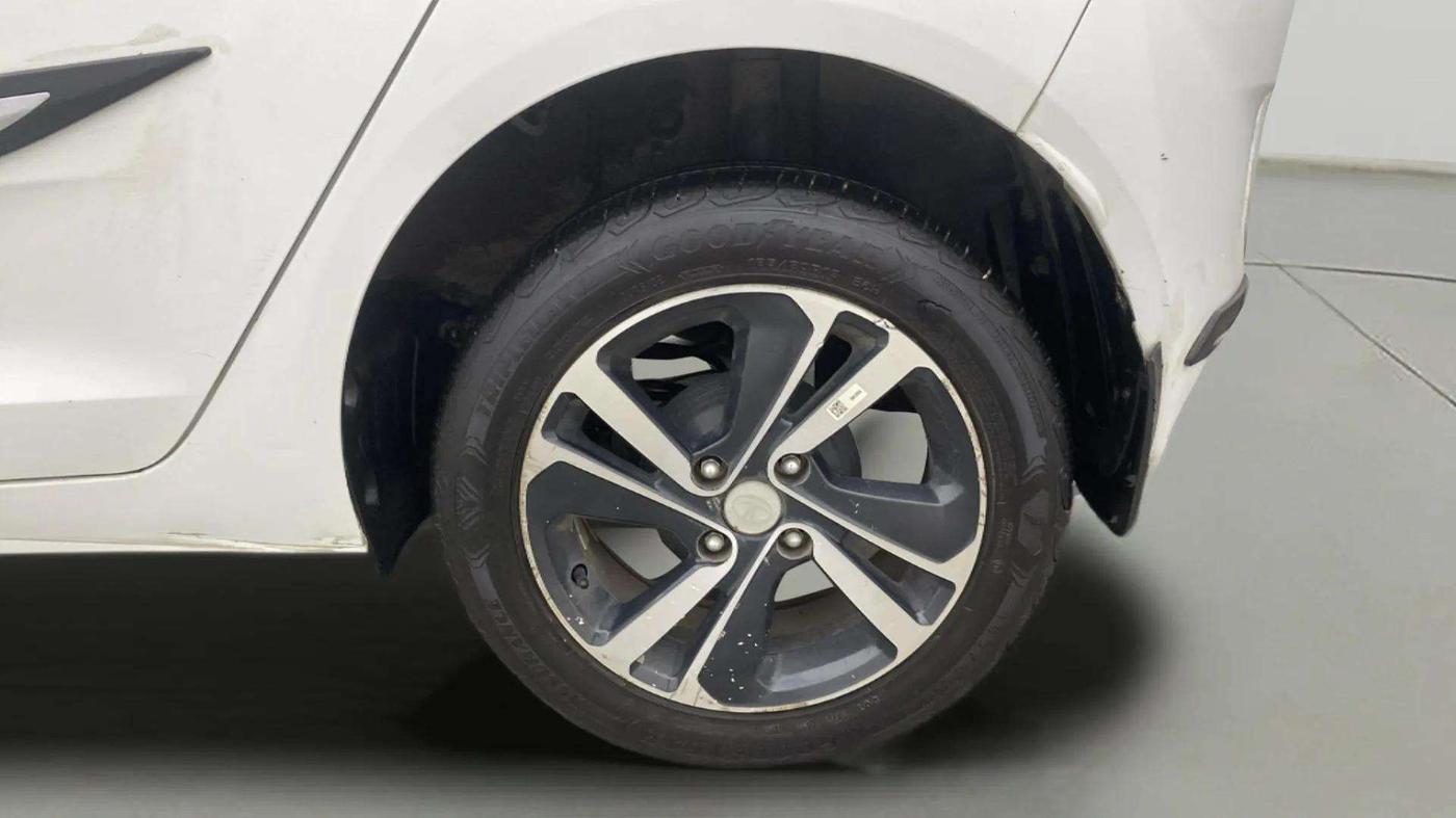 2023 Tata ALTROZ XZA, Petrol, Automatic, 12,929 km, Left Rear Wheel