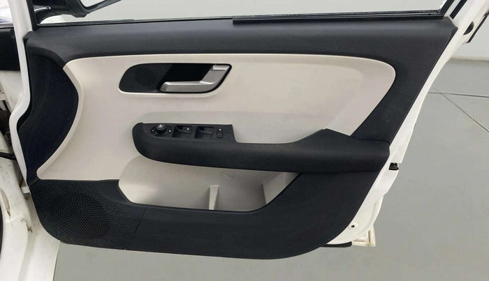 2023 Tata ALTROZ XZA, Petrol, Automatic, 12,929 km, Driver Side Door Panels Control