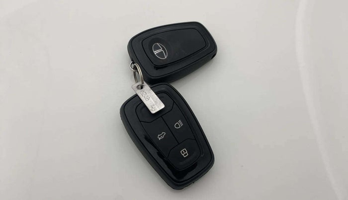 2023 Tata ALTROZ XZA, Petrol, Automatic, 12,929 km, Key Close Up