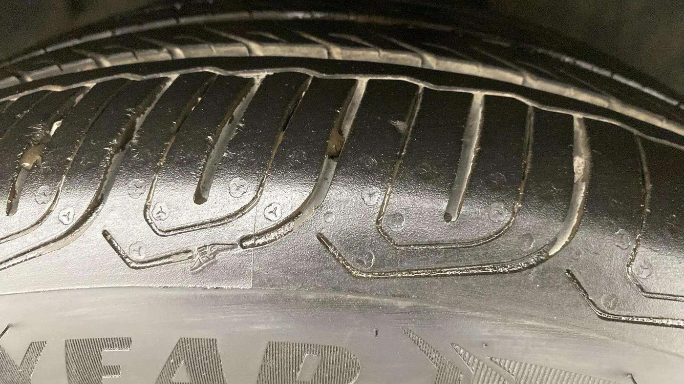 2023 Tata ALTROZ XZA, Petrol, Automatic, 12,929 km, Right Front Tyre Tread