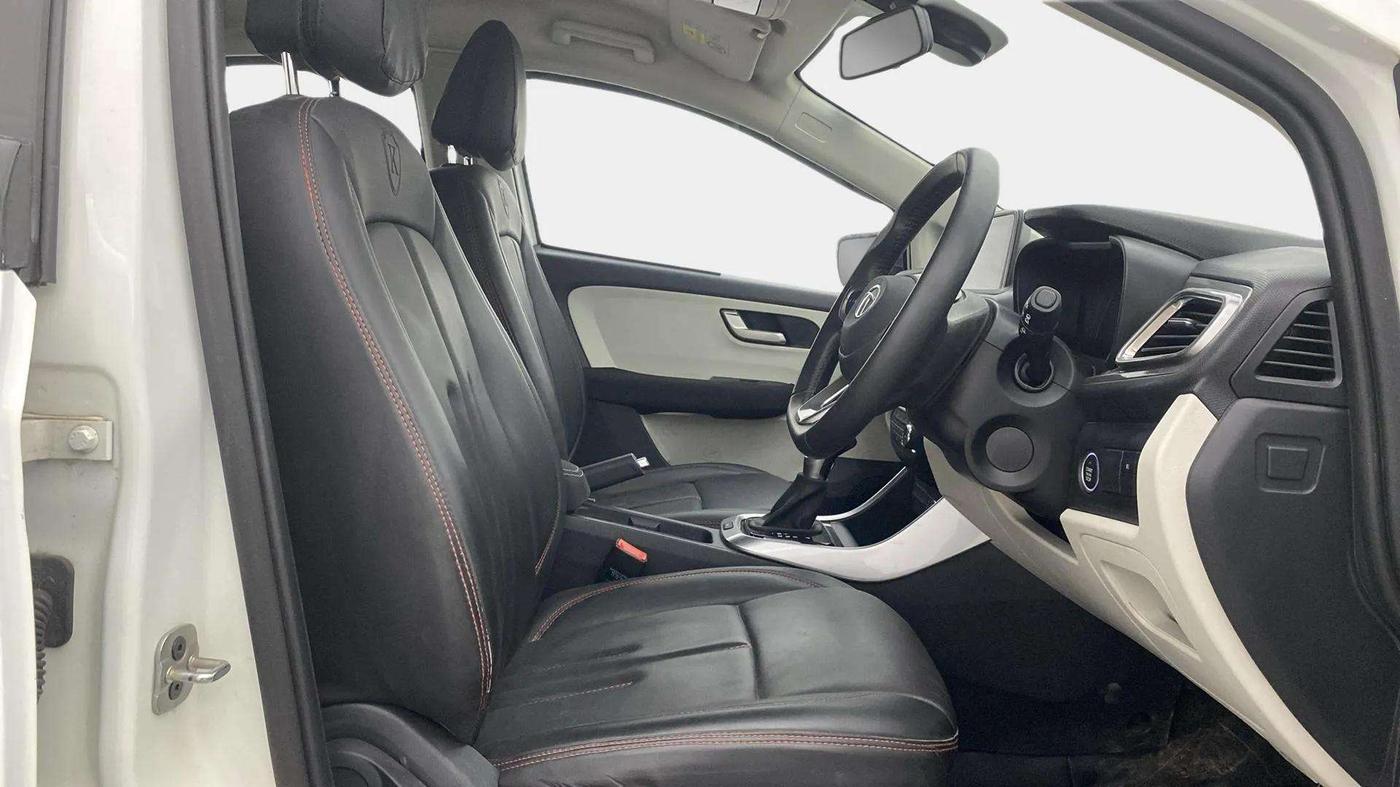 2023 Tata ALTROZ XZA, Petrol, Automatic, 12,929 km, Right Side Front Door Cabin
