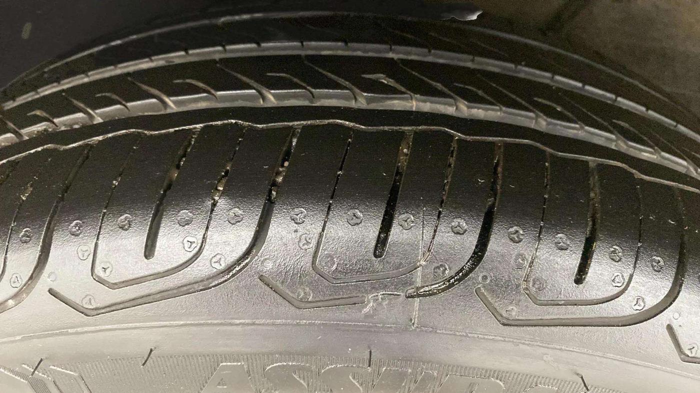 2023 Tata ALTROZ XZA, Petrol, Automatic, 12,929 km, Right Rear Tyre Tread