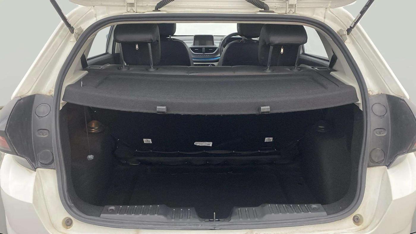 2023 Tata ALTROZ XZA, Petrol, Automatic, 12,929 km, Boot Inside