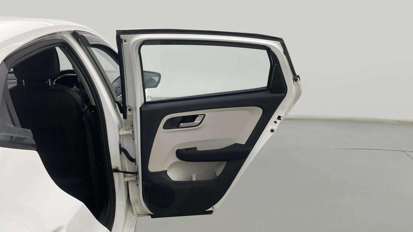 2023 Tata ALTROZ XZA, Petrol, Automatic, 12,929 km, RHS Rear Door