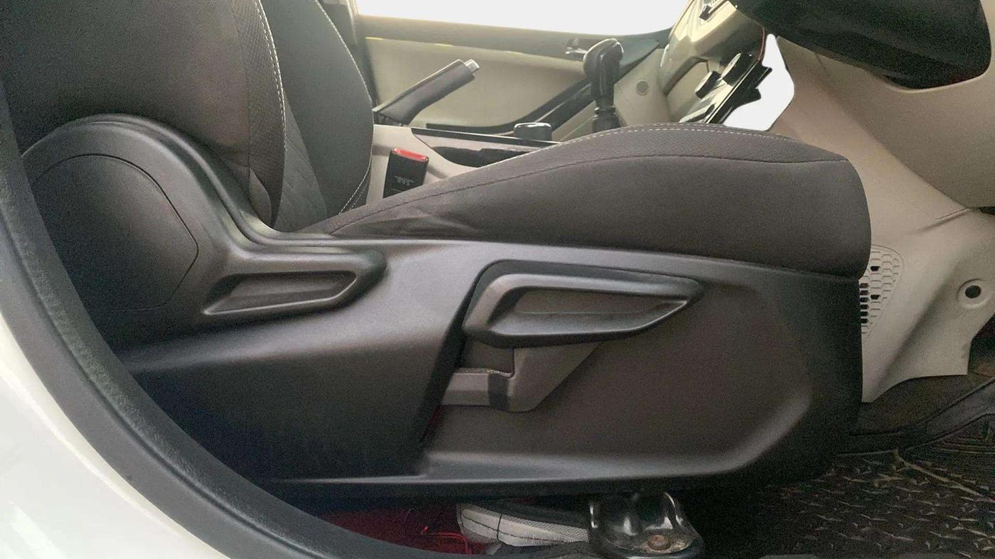 2020 Tata NEXON XZ PLUS (O) PETROL, Petrol, Manual, 61,868 km, Driver Side Adjustment Panel