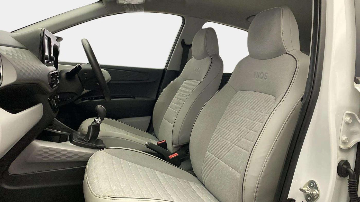 2023 Hyundai GRAND I10 NIOS ASTA 1.2 KAPPA VTVT, Petrol, Manual, 26,841 km, Right Side Front Door Cabin