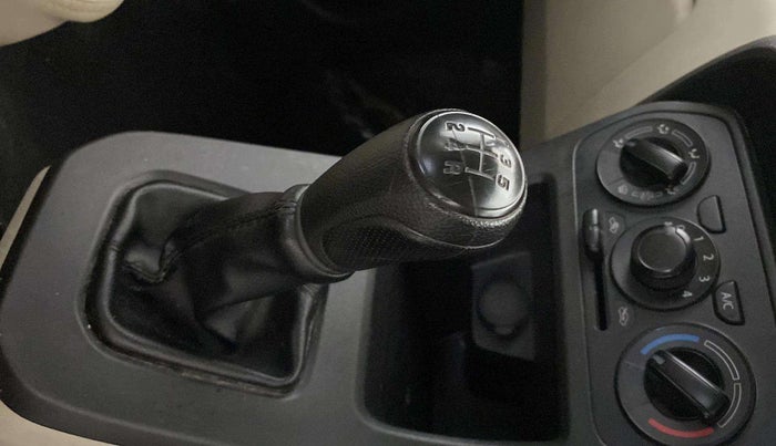 2019 Maruti New Wagon-R LXI CNG 1.0, CNG, Manual, 36,666 km, Gear lever - Knob has minor damage