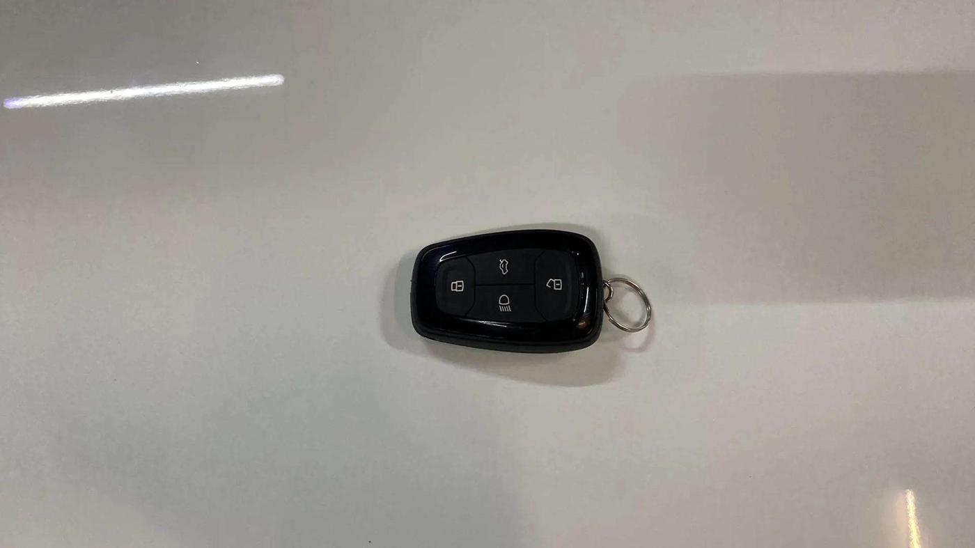 2023 Tata PUNCH CREATIVE  1.2 RTN DUAL TONE, Petrol, Manual, 15,609 km, Key Close Up
