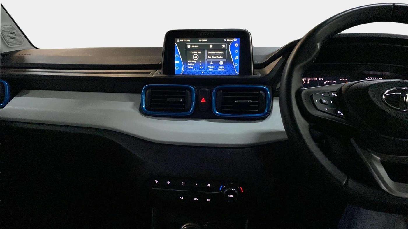 2023 Tata PUNCH CREATIVE  1.2 RTN DUAL TONE, Petrol, Manual, 15,609 km, Air Conditioner