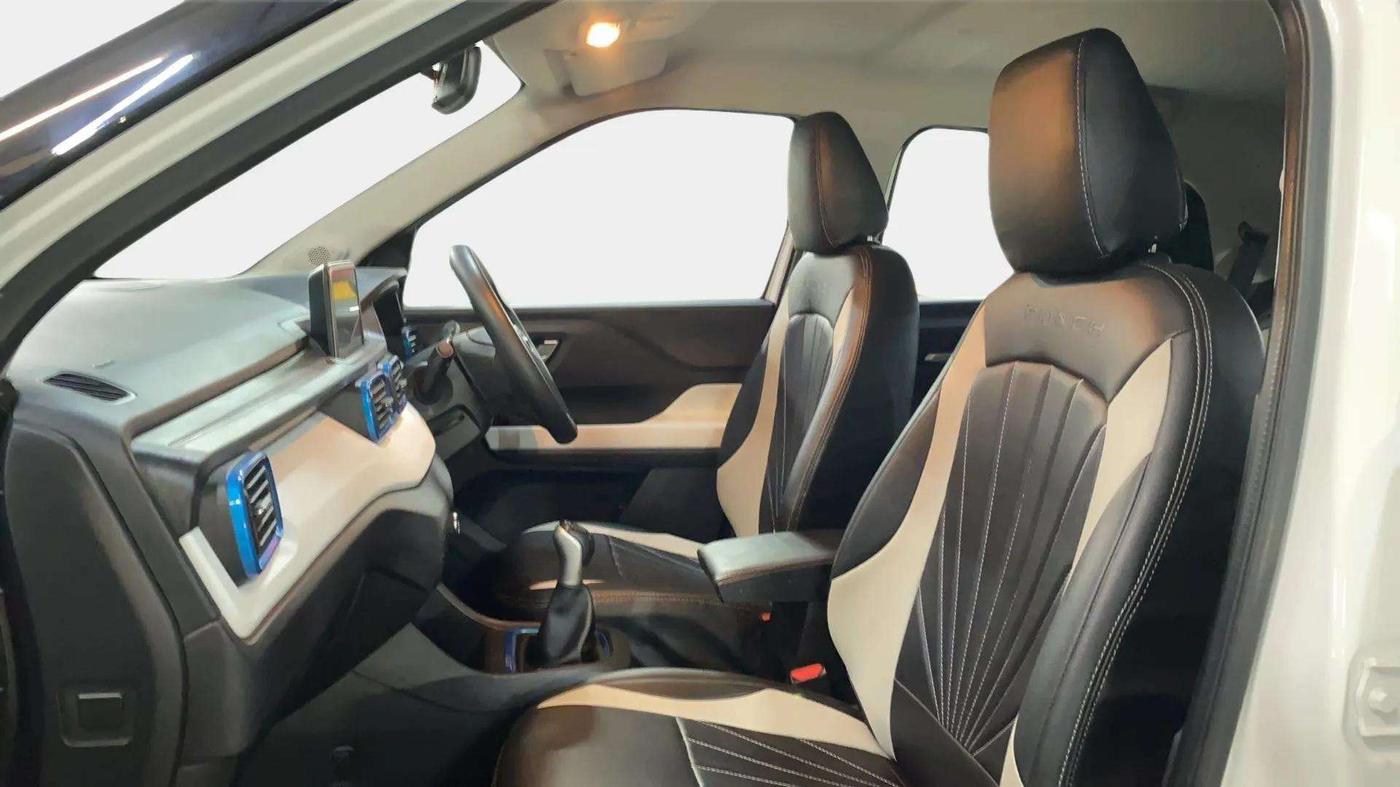 2023 Tata PUNCH CREATIVE  1.2 RTN DUAL TONE, Petrol, Manual, 15,609 km, Right Side Front Door Cabin