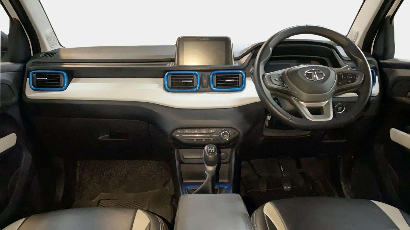 2023 Tata PUNCH CREATIVE  1.2 RTN DUAL TONE, Petrol, Manual, 15,609 km, Dashboard