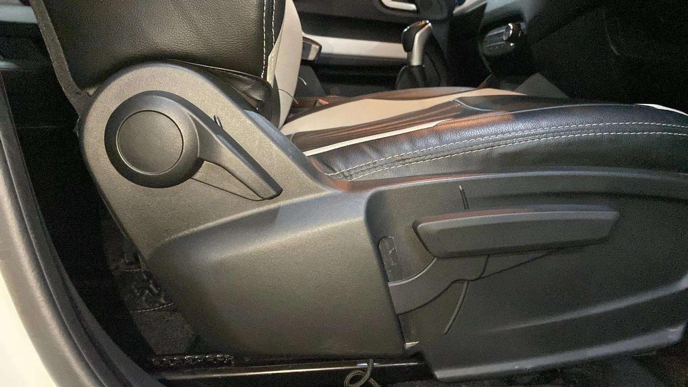 2023 Tata PUNCH CREATIVE  1.2 RTN DUAL TONE, Petrol, Manual, 15,609 km, Driver Side Adjustment Panel