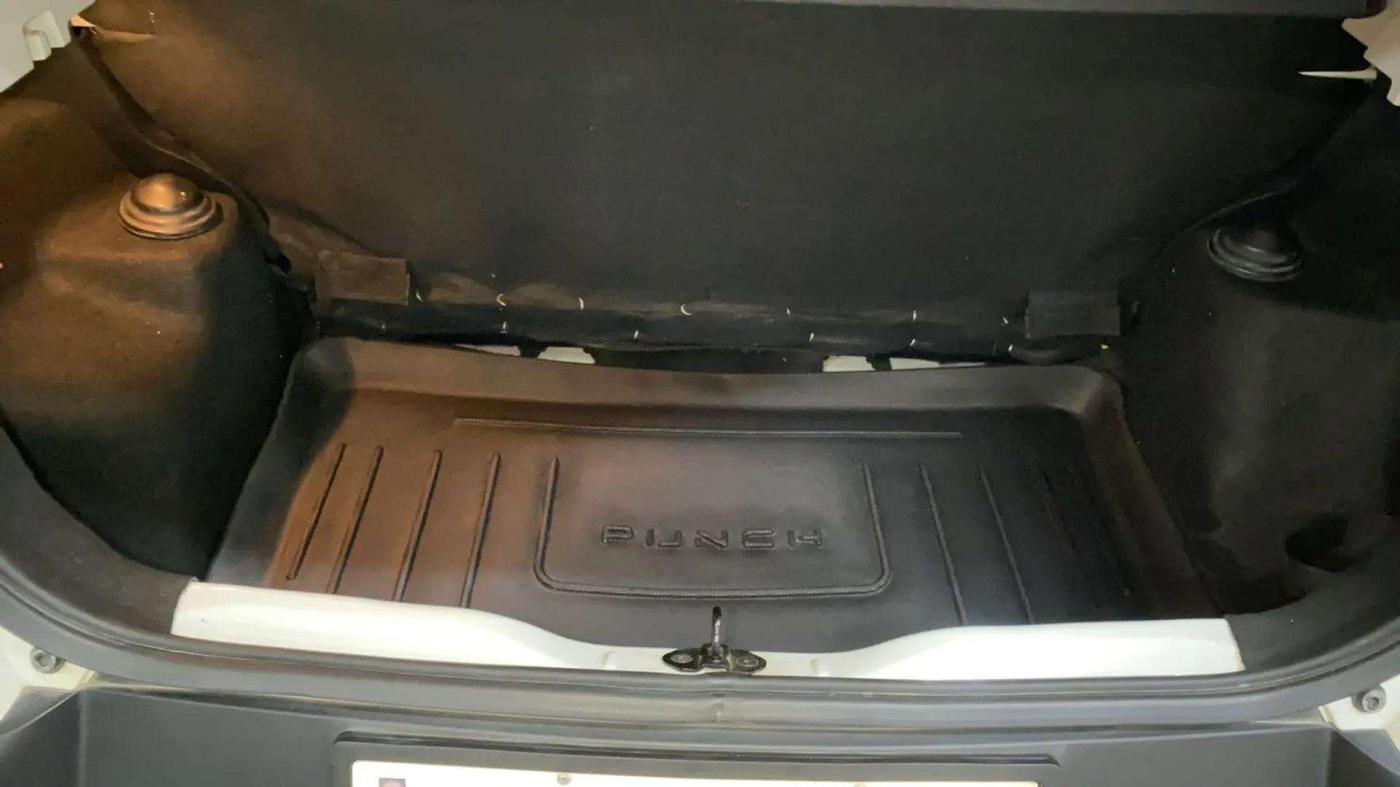 2023 Tata PUNCH CREATIVE  1.2 RTN DUAL TONE, Petrol, Manual, 15,609 km, Boot Inside