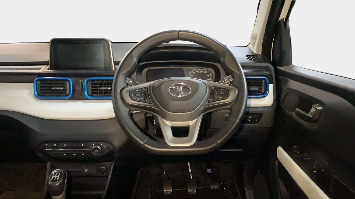 2023 Tata PUNCH CREATIVE  1.2 RTN DUAL TONE, Petrol, Manual, 15,609 km, Steering Wheel Close Up