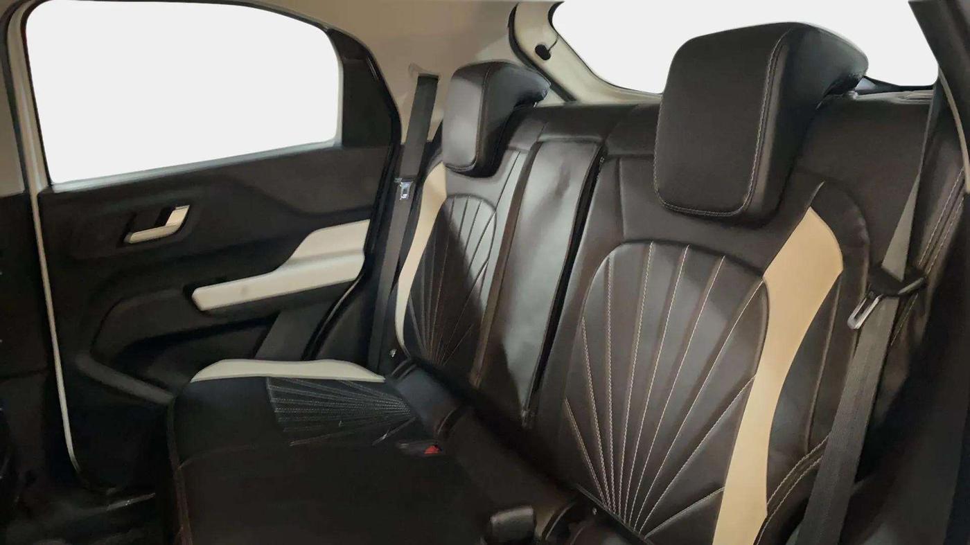 2023 Tata PUNCH CREATIVE  1.2 RTN DUAL TONE, Petrol, Manual, 15,609 km, Right Side Rear Door Cabin
