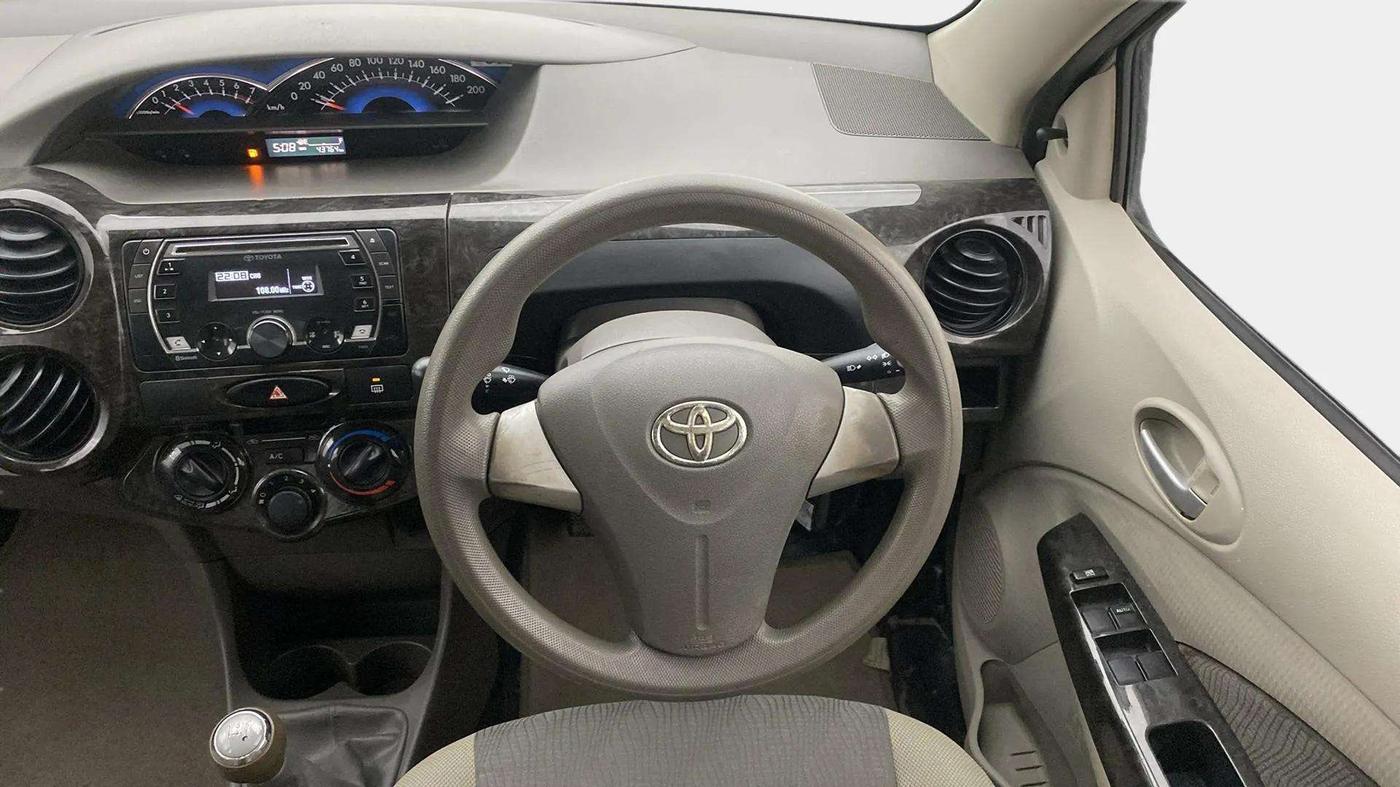 2016 Toyota Etios Liva V, Petrol, Manual, 43,830 km, Steering Wheel Close Up