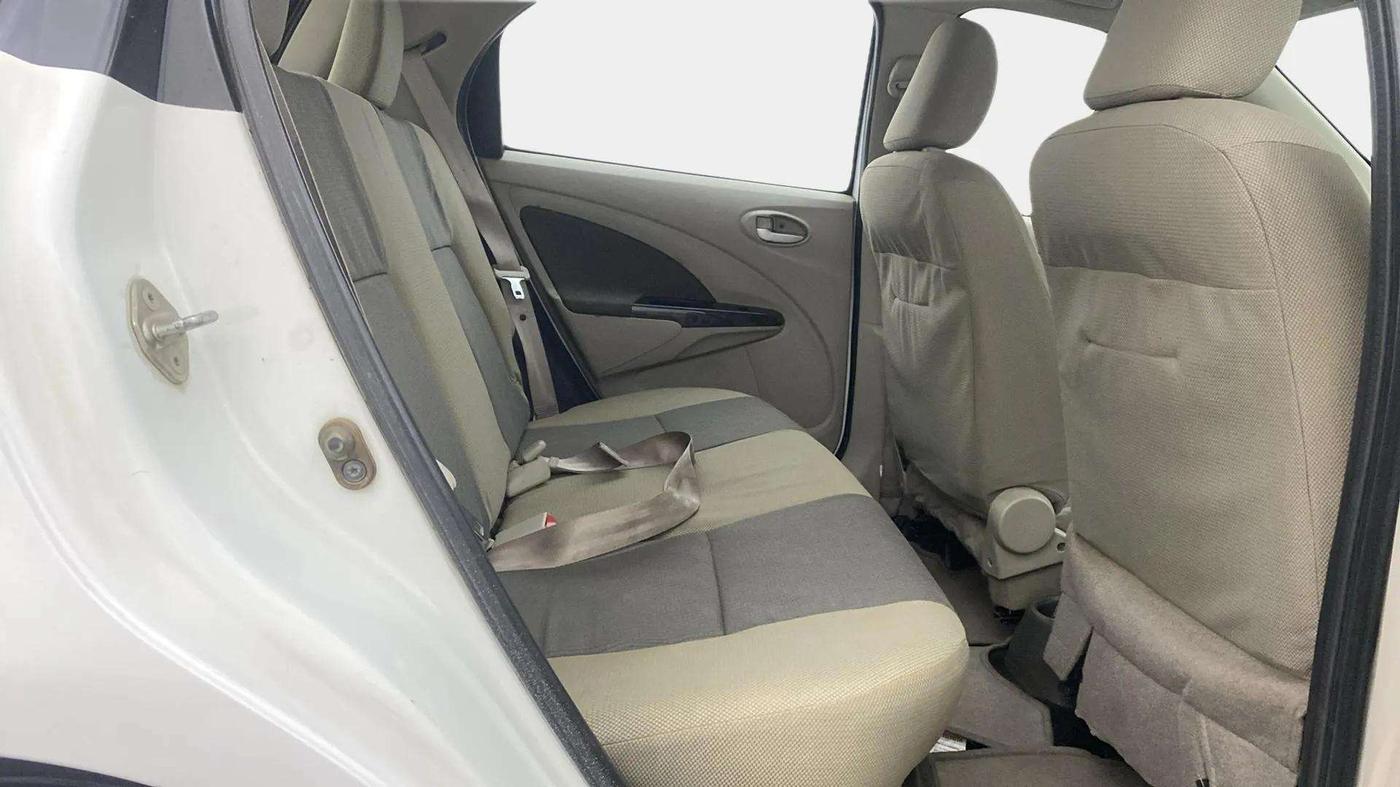 2016 Toyota Etios Liva V, Petrol, Manual, 43,830 km, Right Side Rear Door Cabin