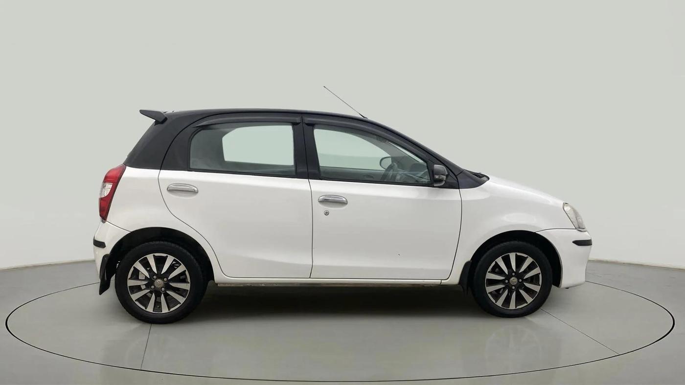 2016 Toyota Etios Liva V, Petrol, Manual, 43,830 km, Right Side View