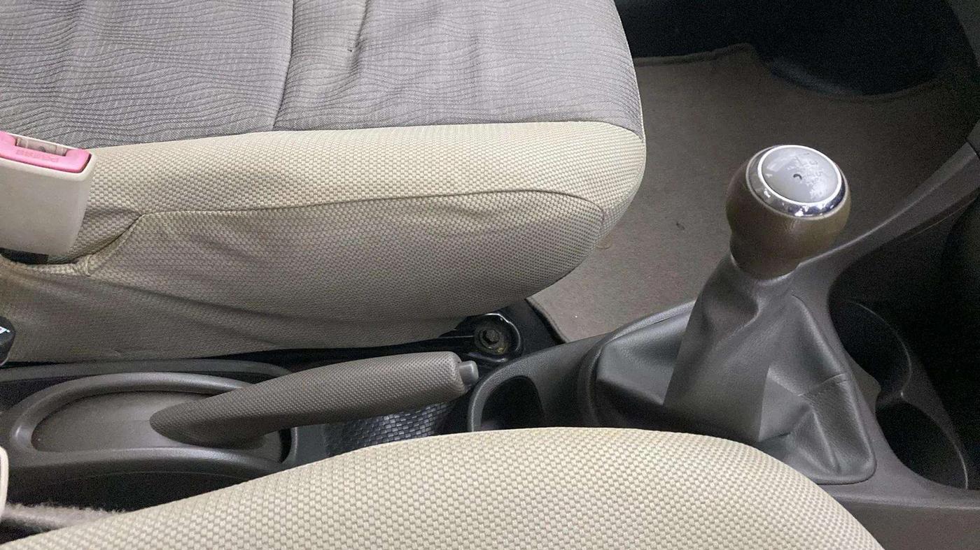 2016 Toyota Etios Liva V, Petrol, Manual, 43,830 km, Gear Lever