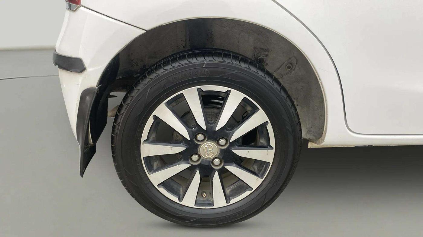 2016 Toyota Etios Liva V, Petrol, Manual, 43,830 km, Right Rear Wheel
