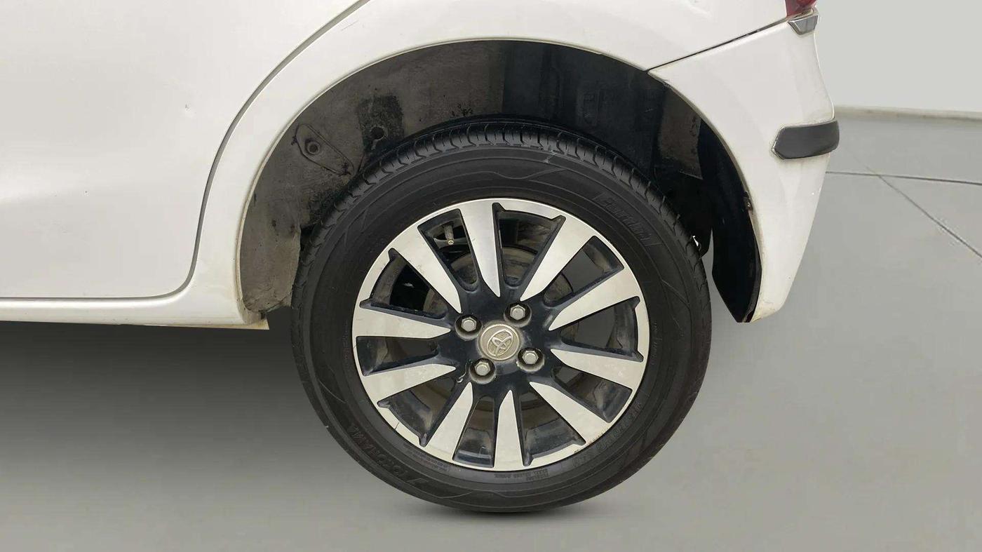 2016 Toyota Etios Liva V, Petrol, Manual, 43,830 km, Left Rear Wheel