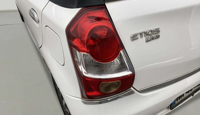 2016 Toyota Etios Liva V, Petrol, Manual, 43,739 km, Left tail light - Reverse gear light not functional