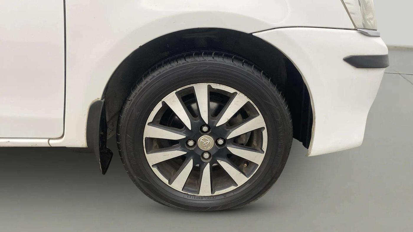 2016 Toyota Etios Liva V, Petrol, Manual, 43,830 km, Right Front Wheel