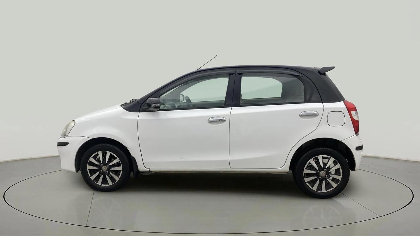 2016 Toyota Etios Liva V, Petrol, Manual, 43,830 km, Left Side